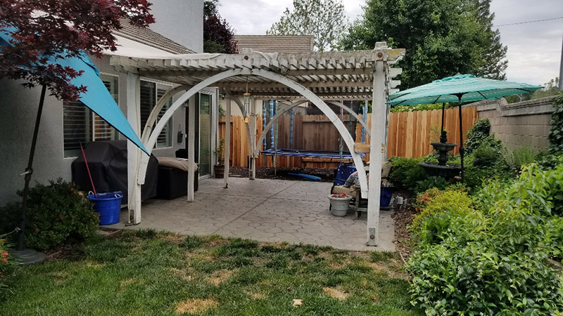 17x22 Durawood, flatwood patio cover with scallop ends Color Sierra Snow Trim: Coastal Fog - Rocklin, CA