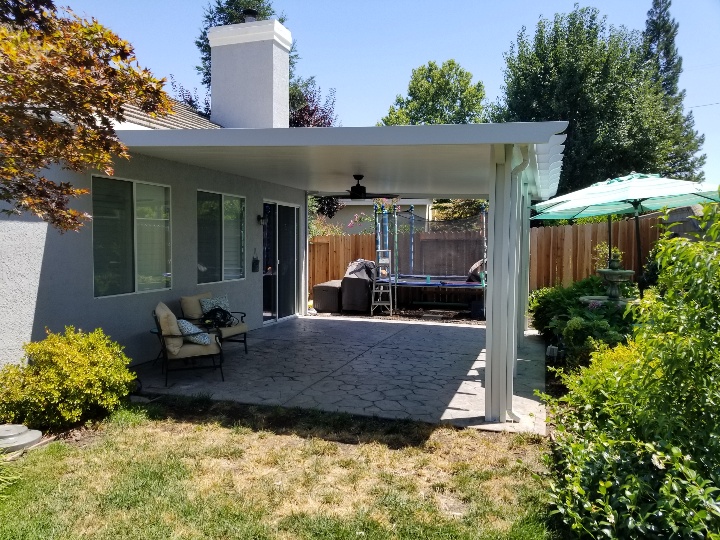 17x22 Durawood, flatwood patio cover with scallop ends Color Sierra Snow Trim: Coastal Fog - Rocklin, CA